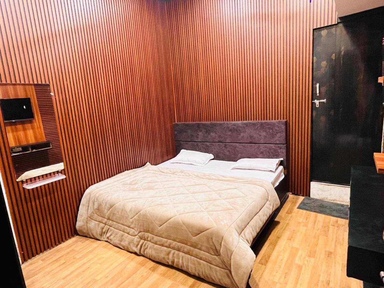 Pallav Guest House Ujjain Esterno foto