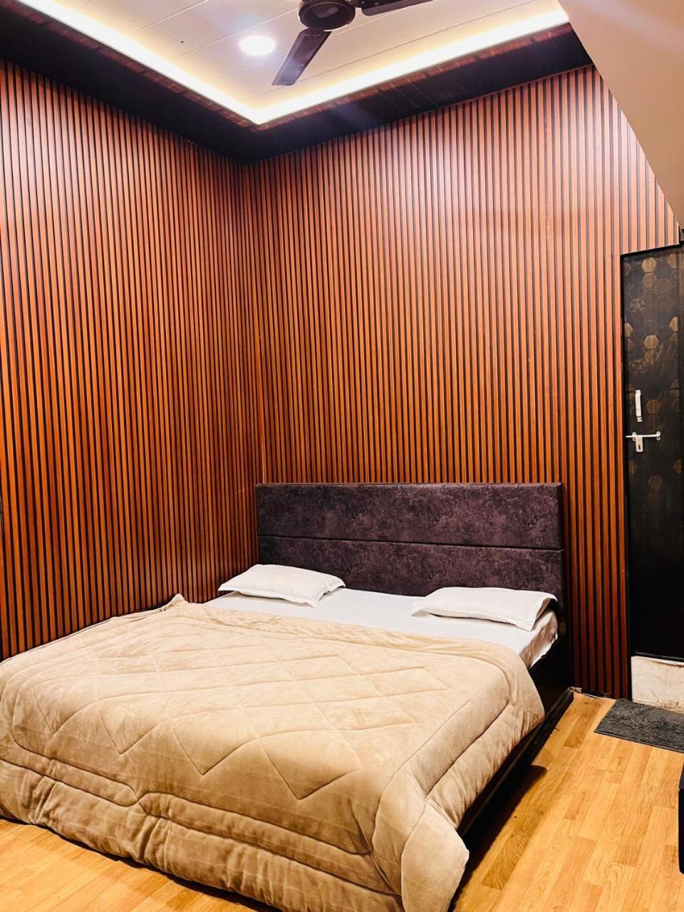 Pallav Guest House Ujjain Esterno foto