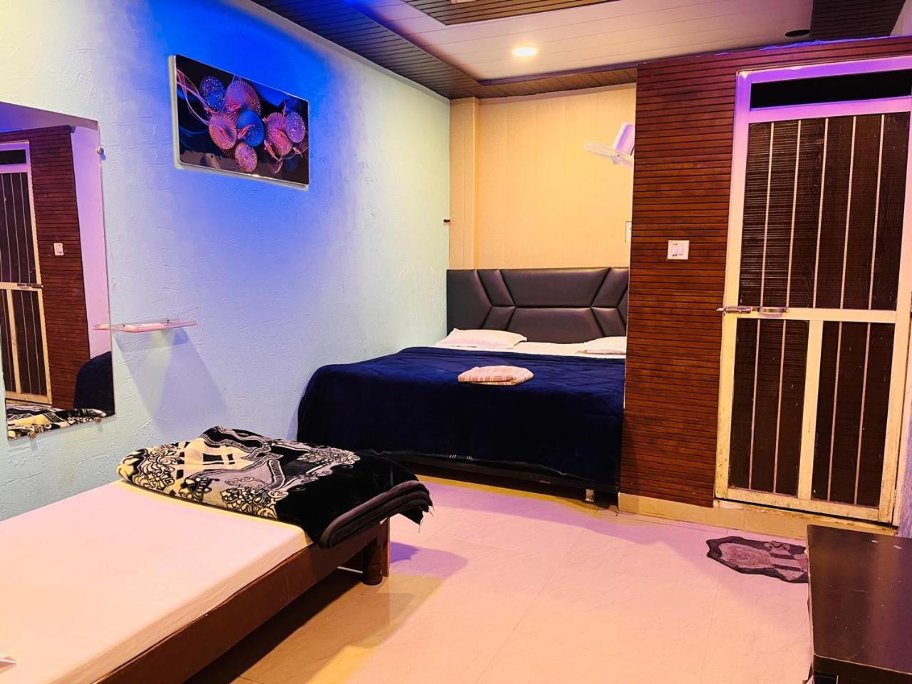 Pallav Guest House Ujjain Esterno foto