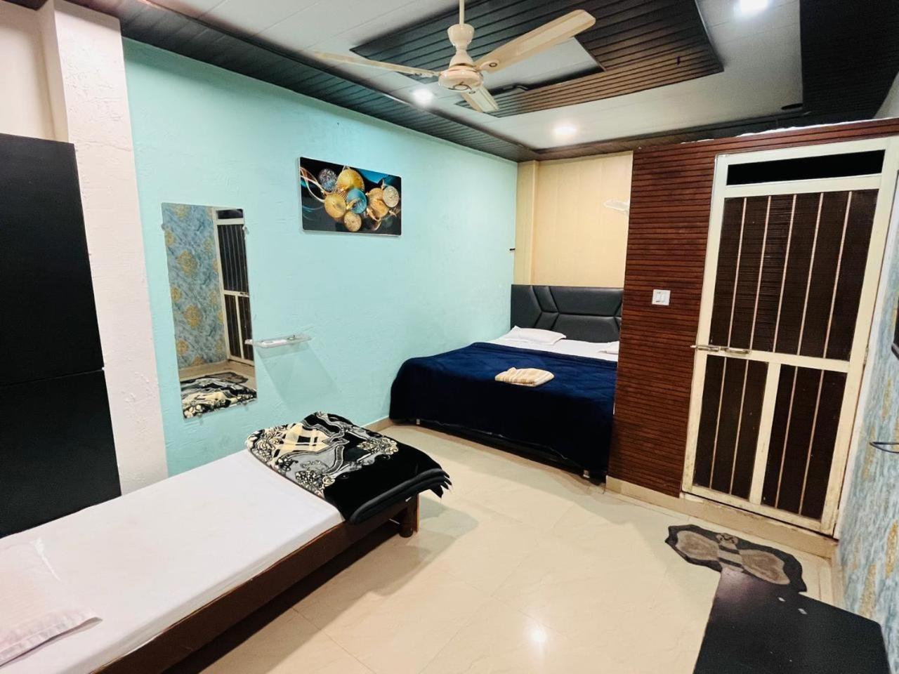 Pallav Guest House Ujjain Esterno foto