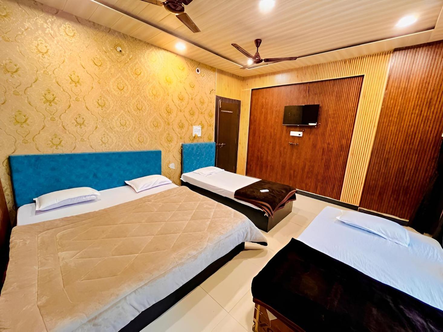 Pallav Guest House Ujjain Esterno foto