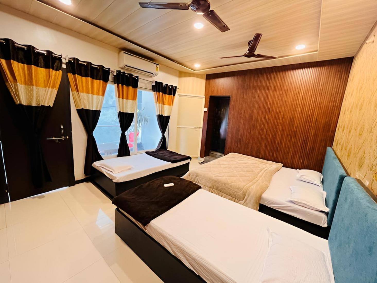 Pallav Guest House Ujjain Esterno foto