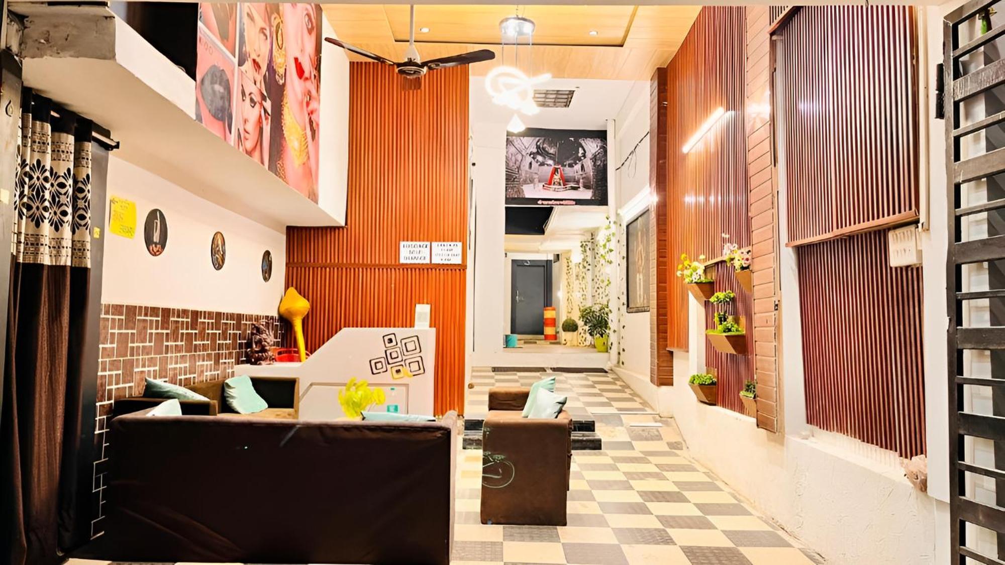 Pallav Guest House Ujjain Esterno foto