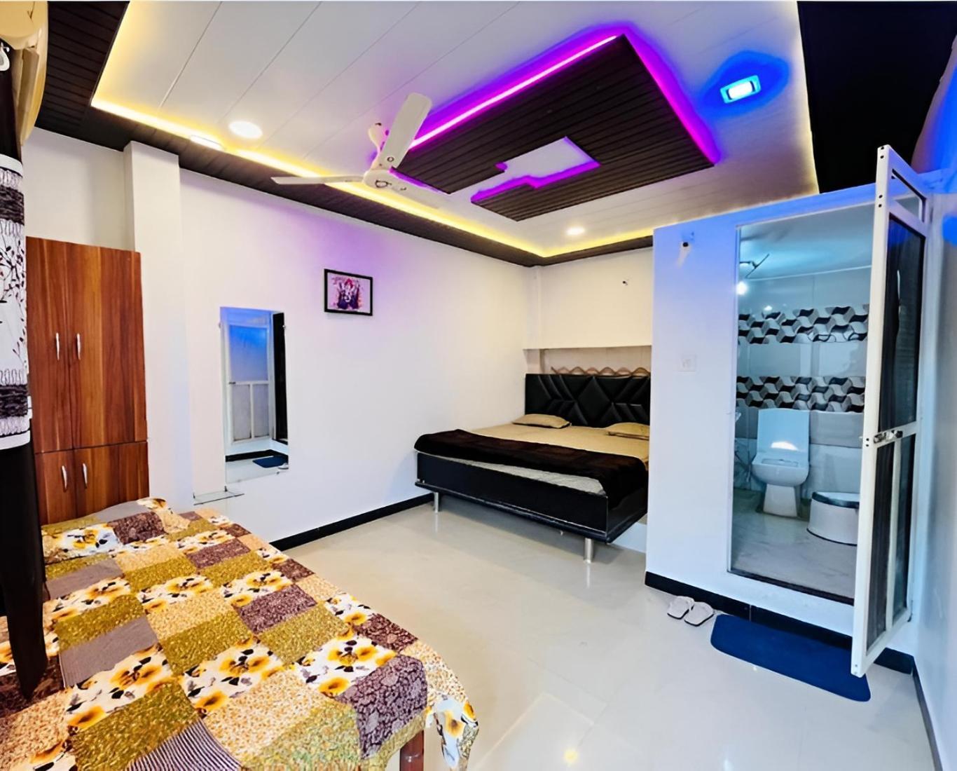 Pallav Guest House Ujjain Esterno foto
