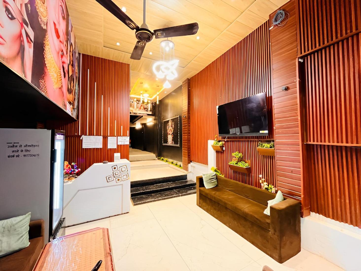 Pallav Guest House Ujjain Esterno foto