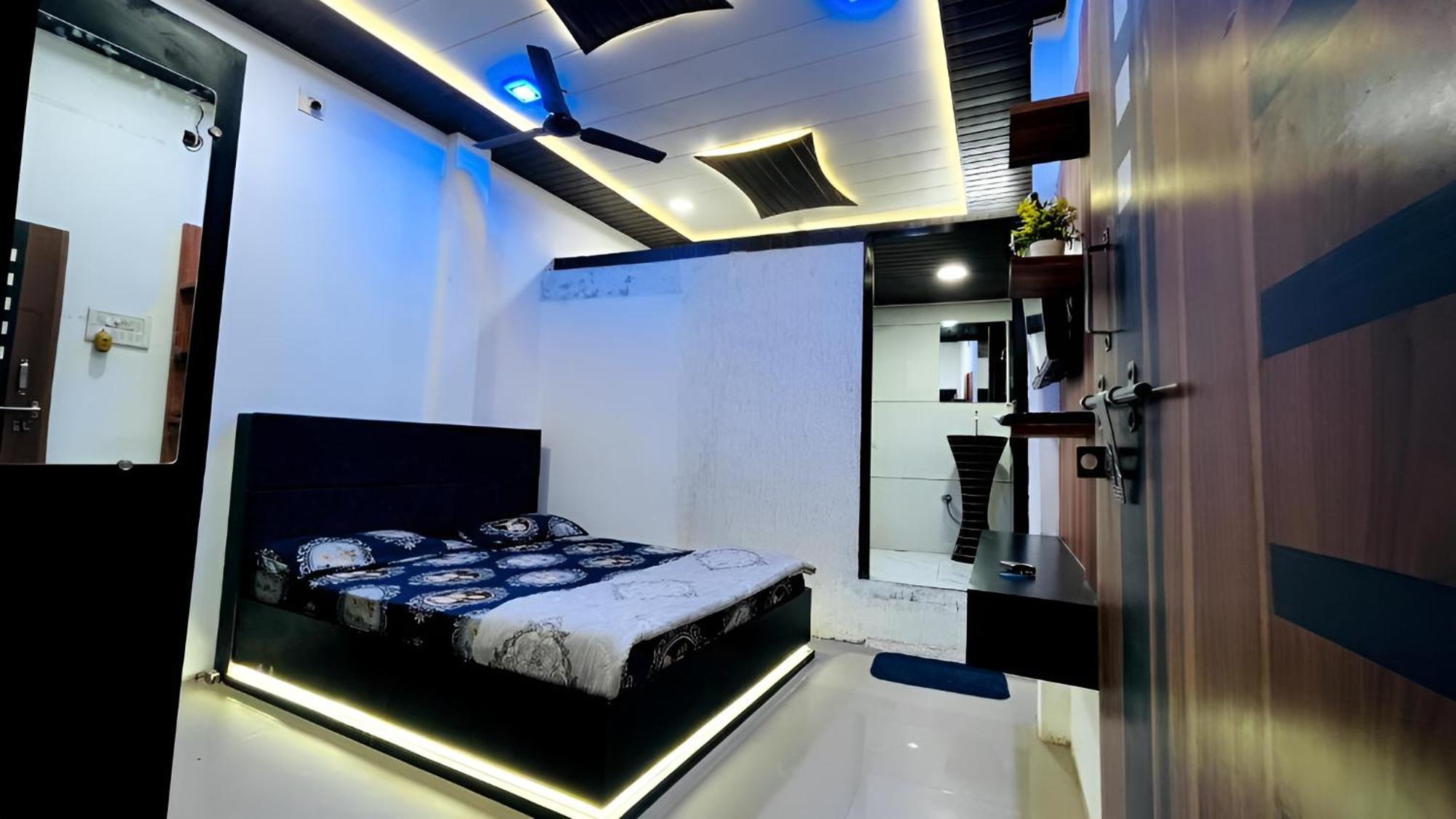 Pallav Guest House Ujjain Esterno foto