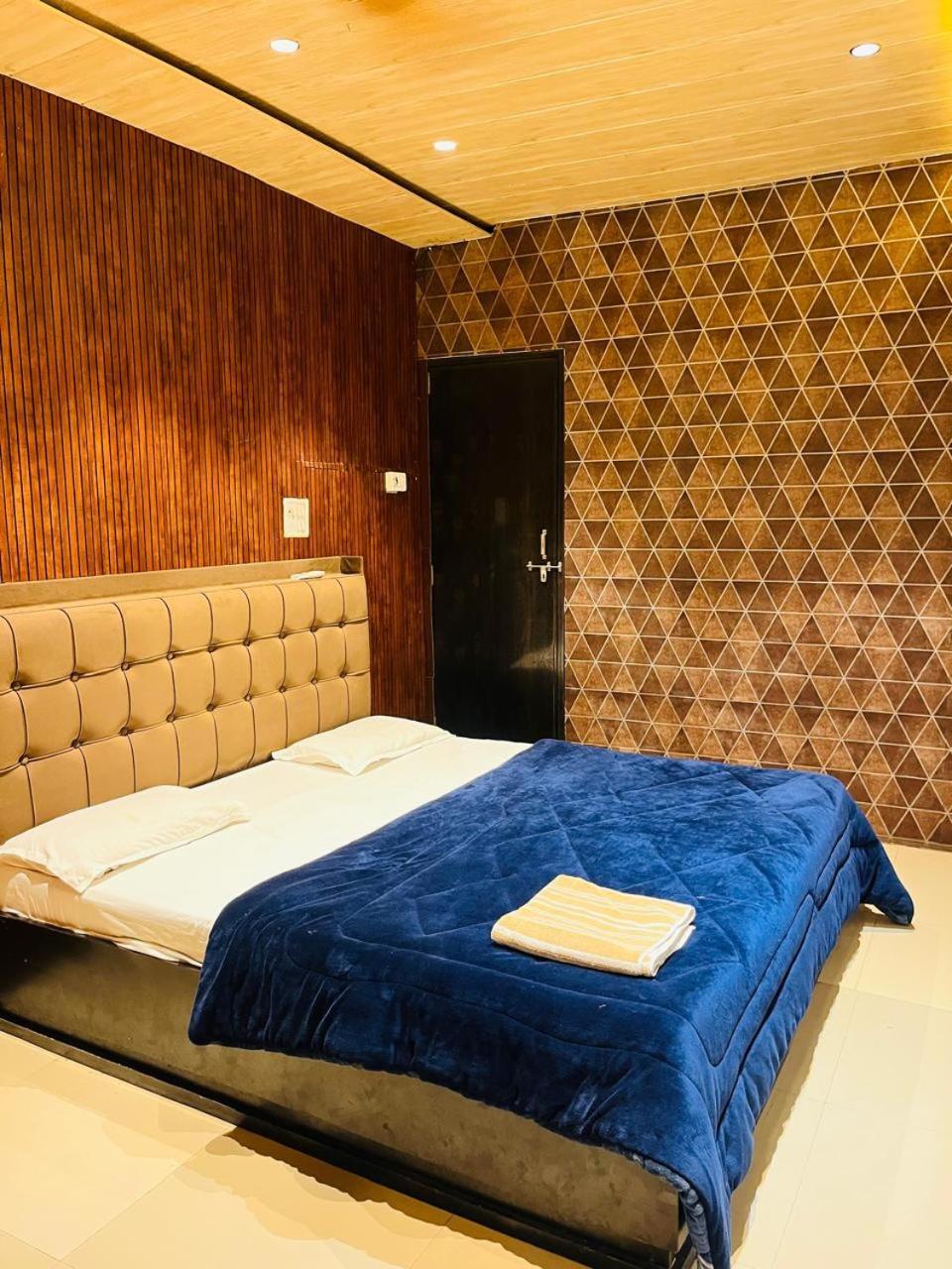 Pallav Guest House Ujjain Esterno foto